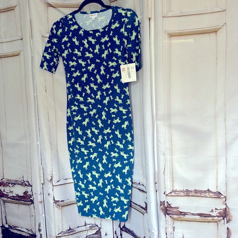 Lularoe Julia dress.Length 35.5 shoulder to hem. Bust 15 pit to pit